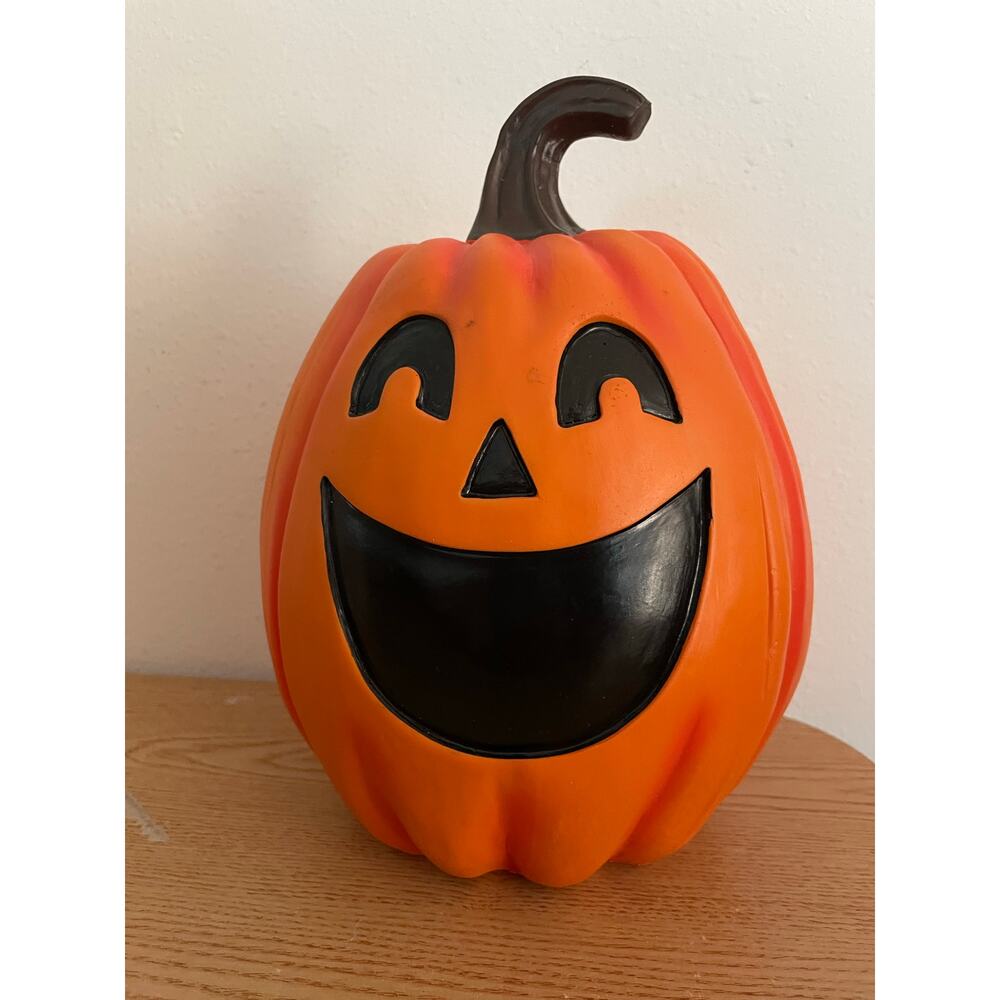 New Halloween 👻 Decor Ceramic Pumpkin 🎃 size 10”x7”